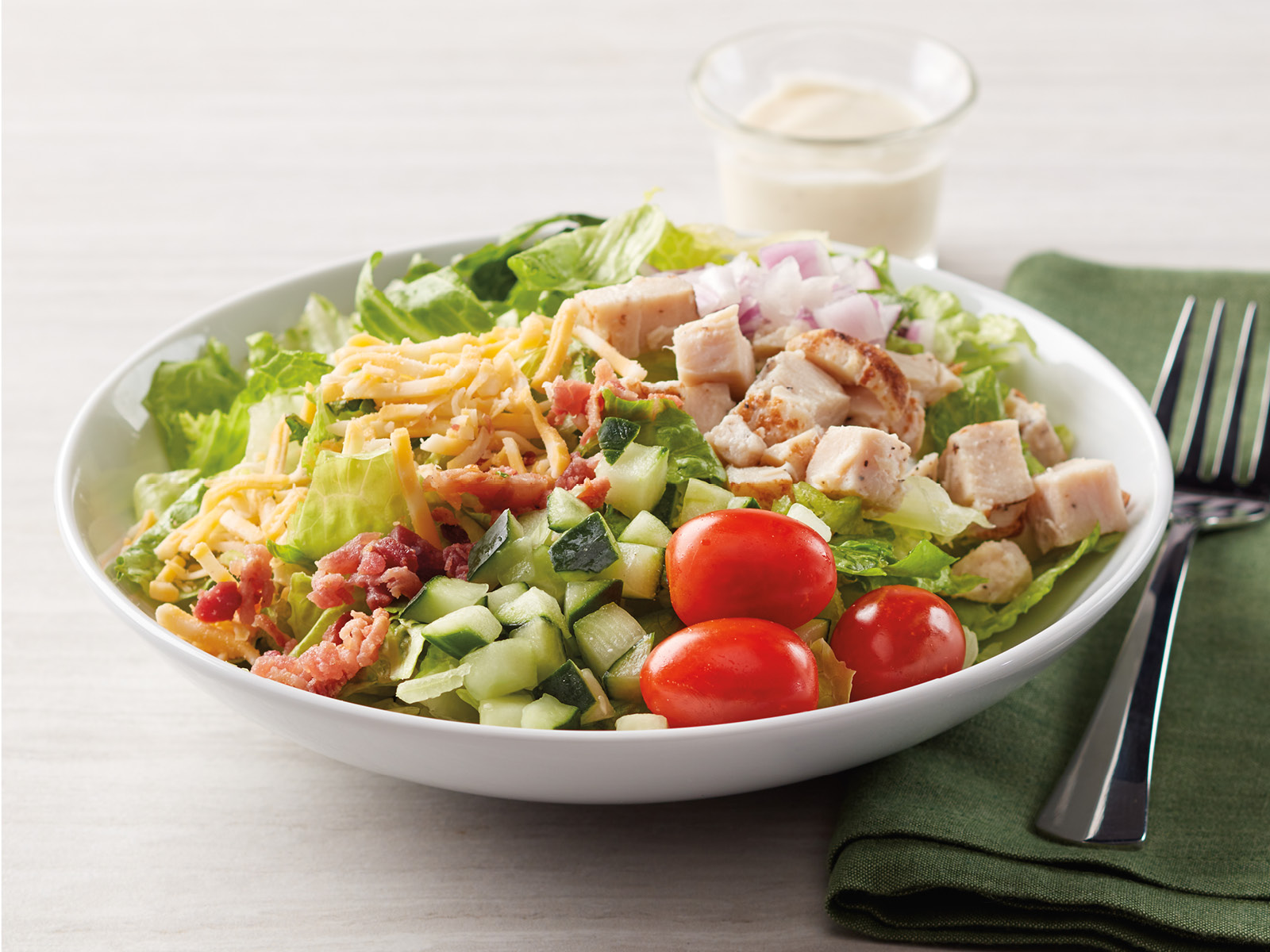 Order Dilusso Chicken Club Salad food online from Hy-Vee Mealtime store, Savage on bringmethat.com