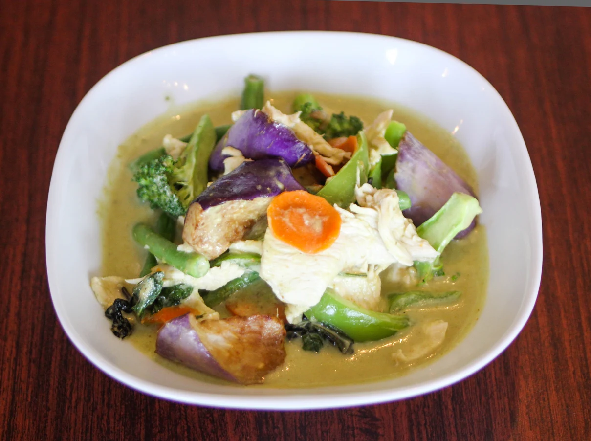 Order Green Curry food online from Monkey Thai Restaurant And Bar store, Alameda on bringmethat.com