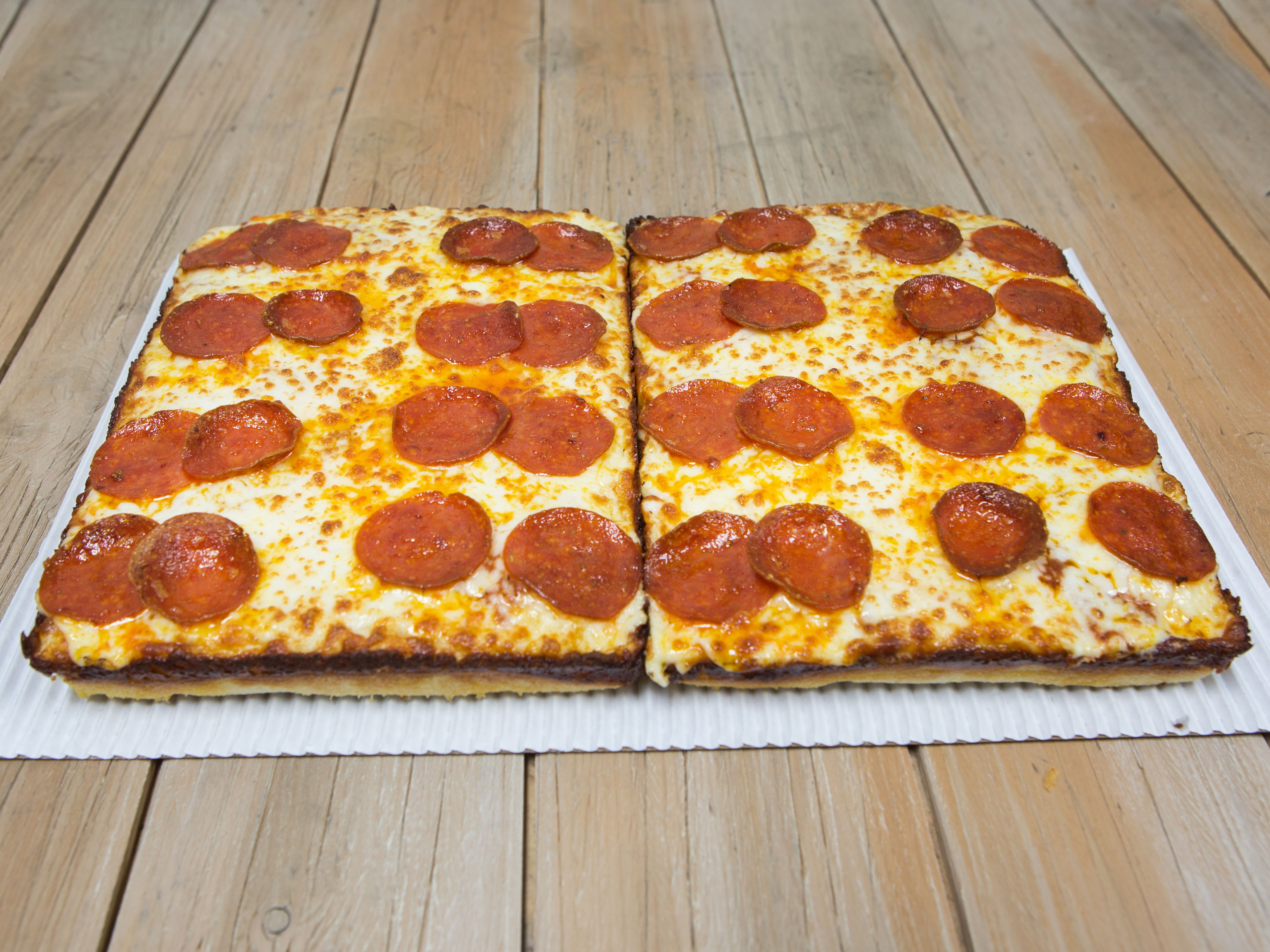 Order Pepperoni Deep Dish Pizza food online from Pizzaroni store, Hawthorne on bringmethat.com
