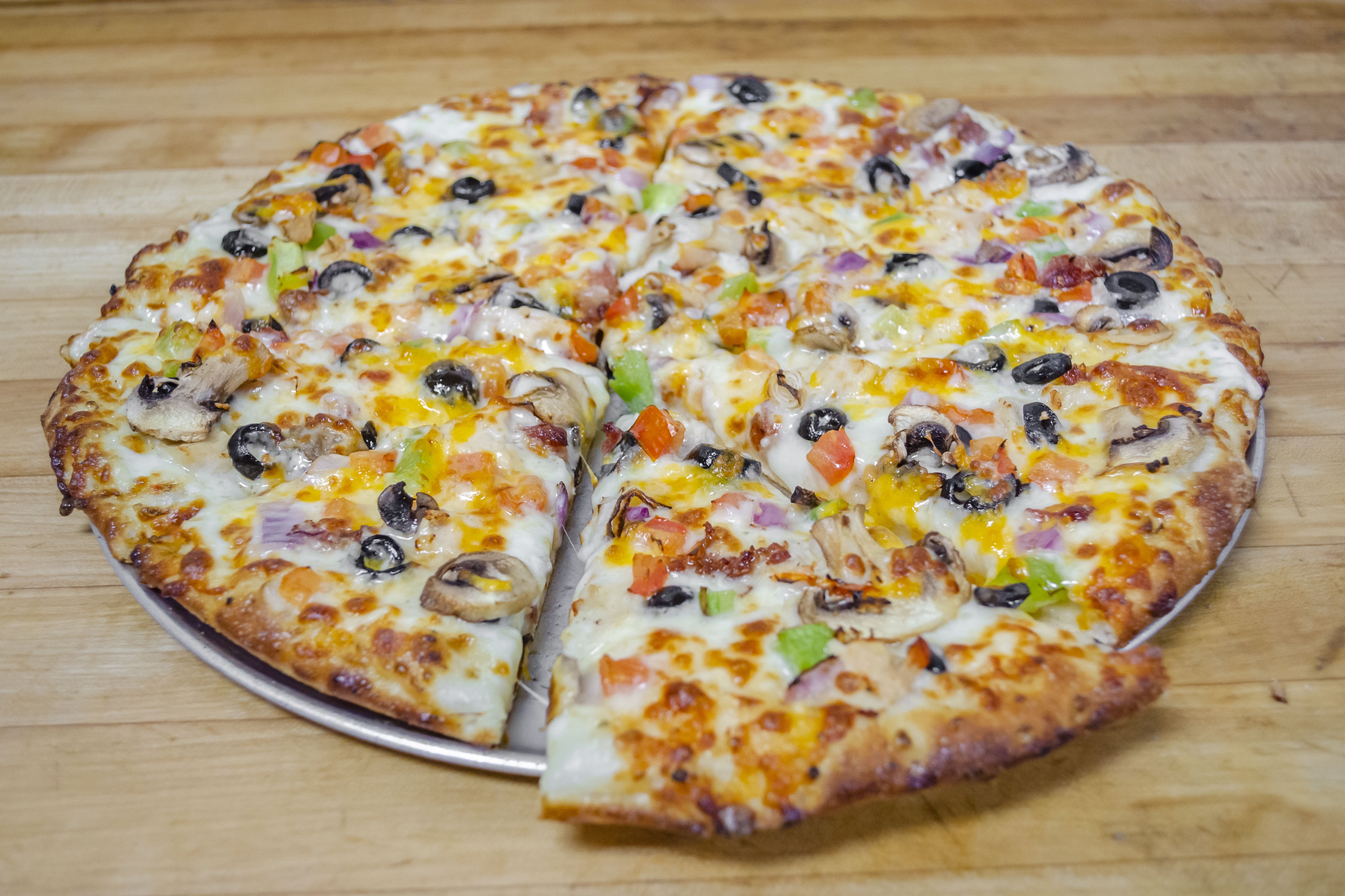 Order Chicken Garlic Pizza - Personal 8" food online from 701 Pizza store, Citrus Heights on bringmethat.com