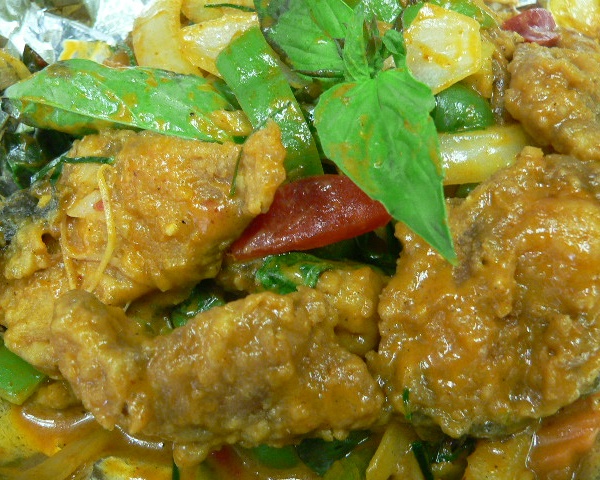 Order 72. Crispy Catfish Curry food online from Siam Bay Thai Cuisine store, El Segundo on bringmethat.com