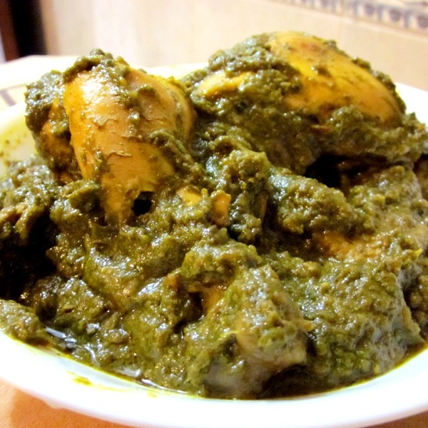Order Chicken Palak  food online from Samraat curry hut store, Newark on bringmethat.com