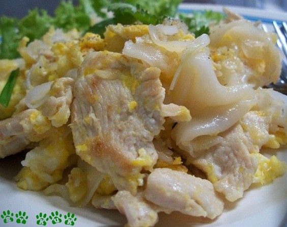 Order Chicken Noodles food online from Thai Food to Go store, Torrance on bringmethat.com