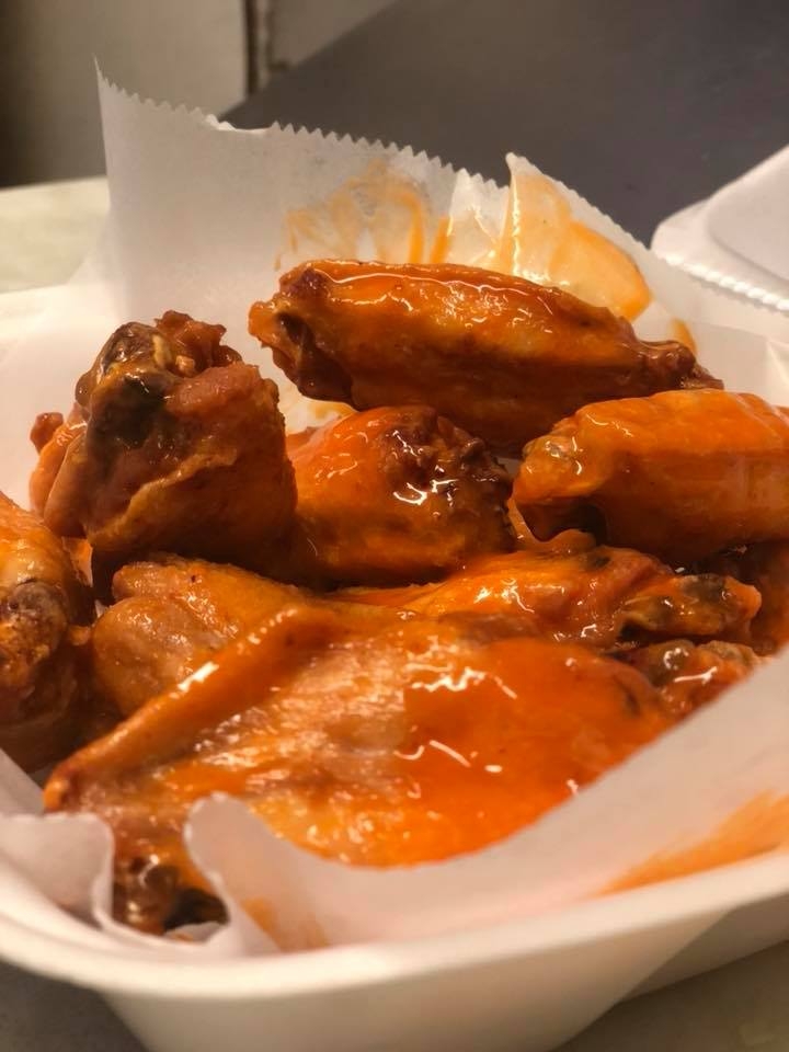 Order Traditional Jumbo Wings food online from Slugger's Pizzeria store, Lancaster on bringmethat.com