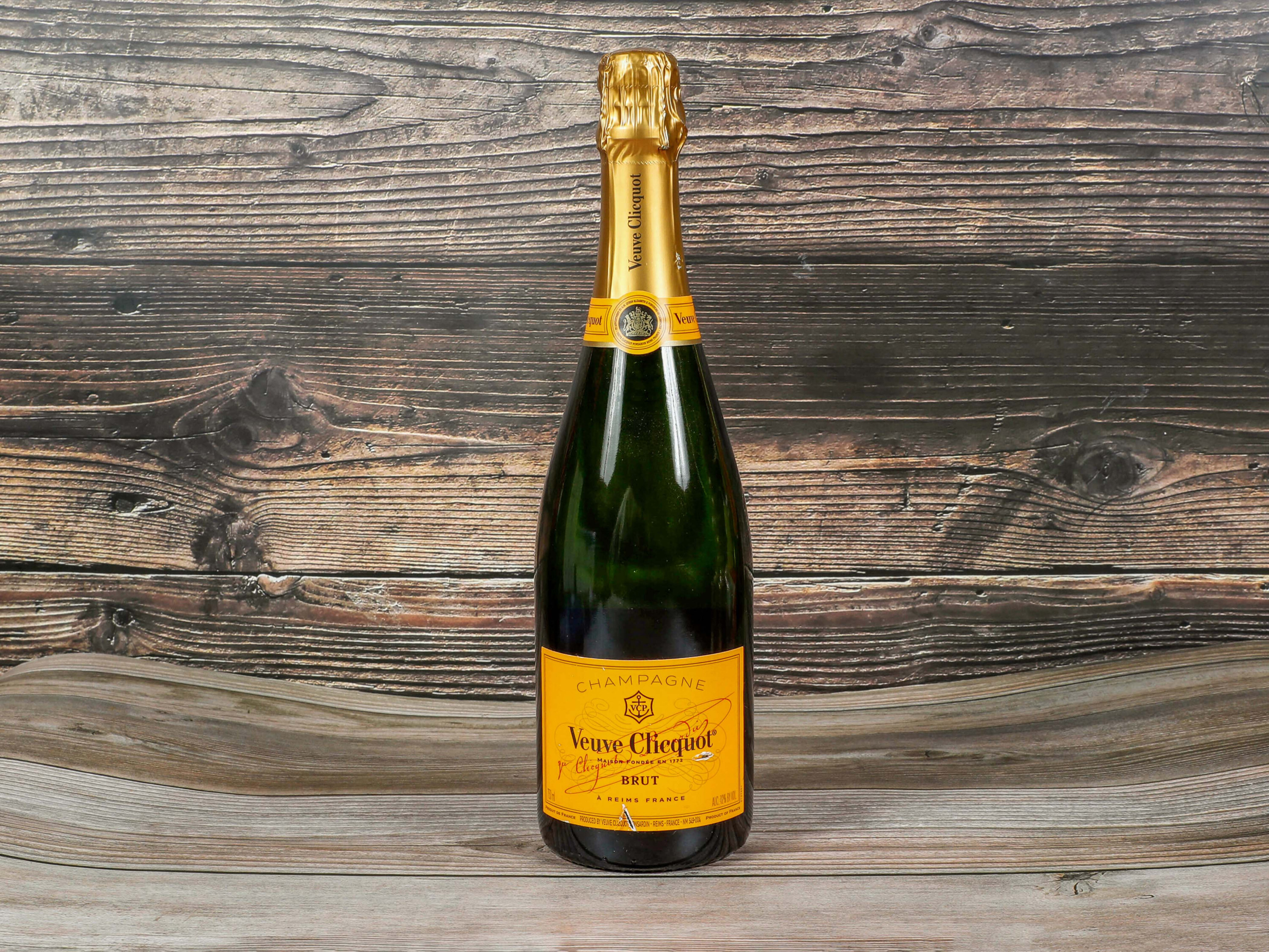 Order Veuve Clicquot Brut Yellow Label, 750 ml. Champagne  food online from G & G Liquor Store store, Fresno on bringmethat.com