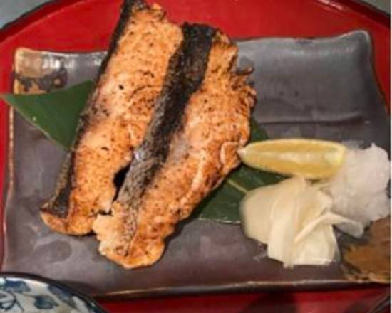 Order Grilled Salmon with Salt Set food online from Rokkaku Hamakatsu store, Honolulu on bringmethat.com
