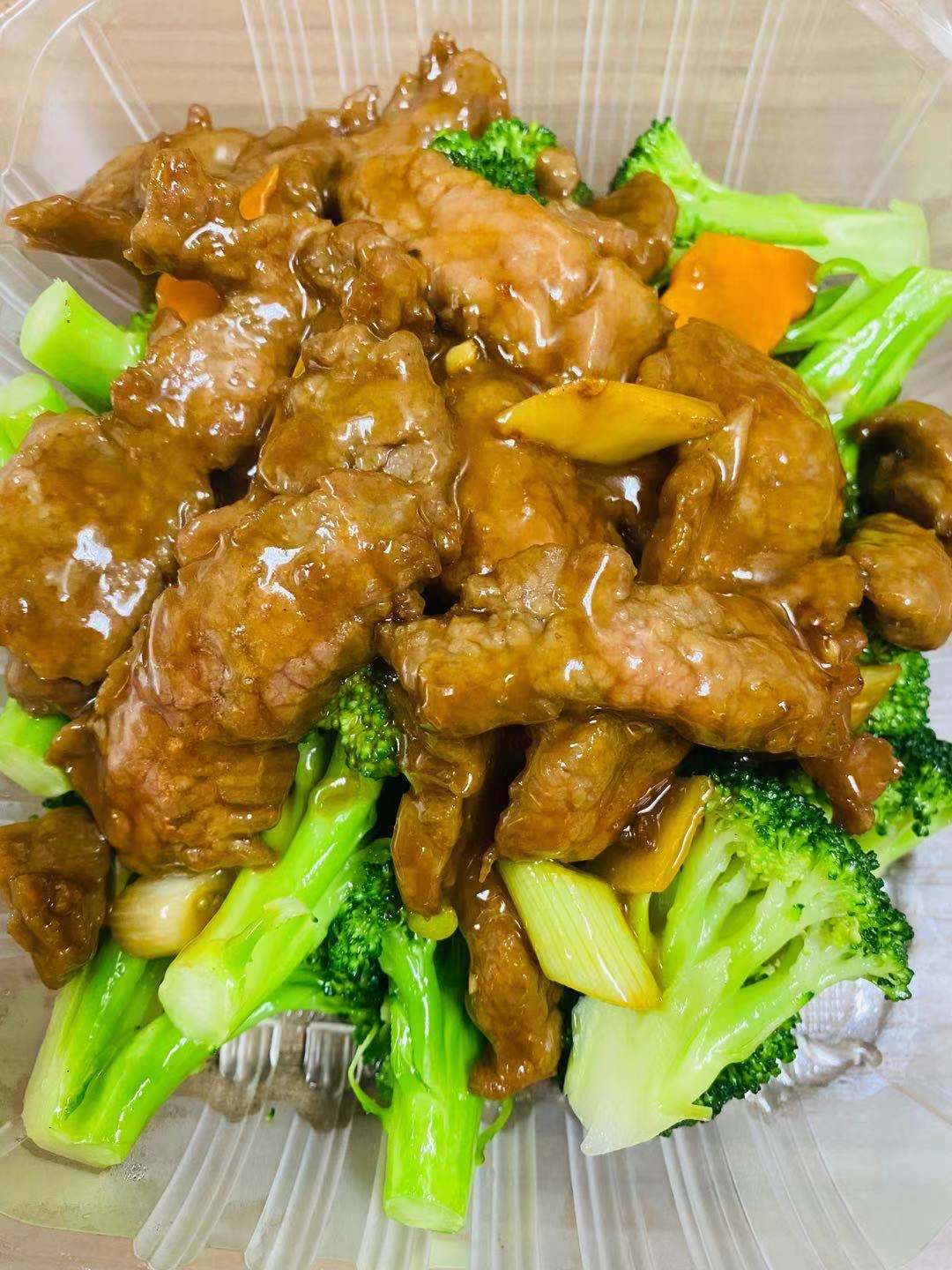 Order Beef With Broccoli    牛肉炒西蘭花 food online from Dim Sum Club store, San Francisco on bringmethat.com