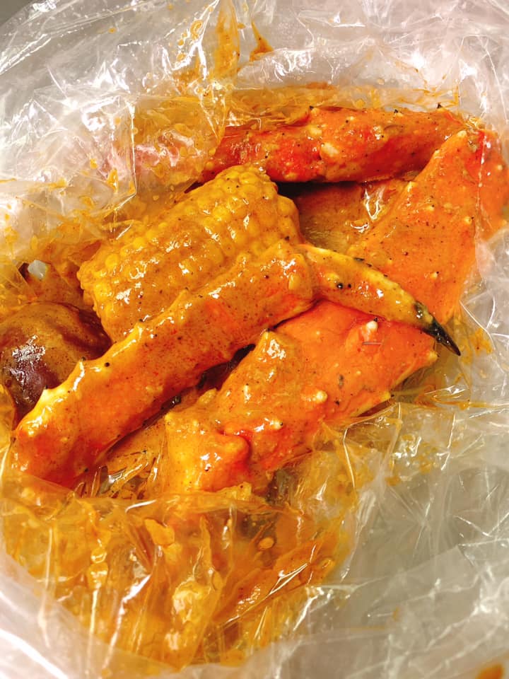 Order 1 lb. King Crab Legs food online from Captain crawfish store, Humble on bringmethat.com