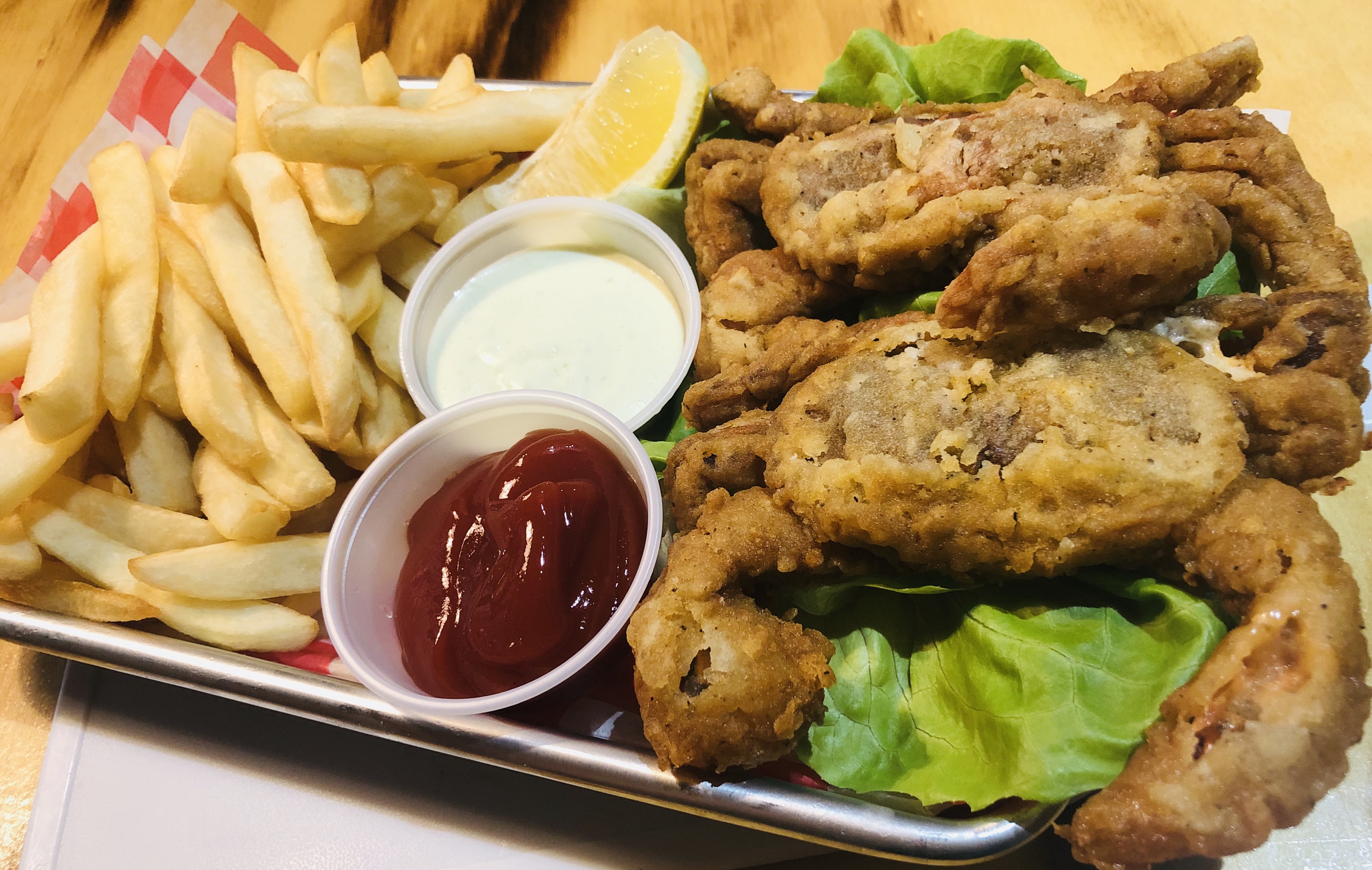 Order Crispy Soft Shell Crab Basket food online from The Boilery Seafood store, Waterbury on bringmethat.com