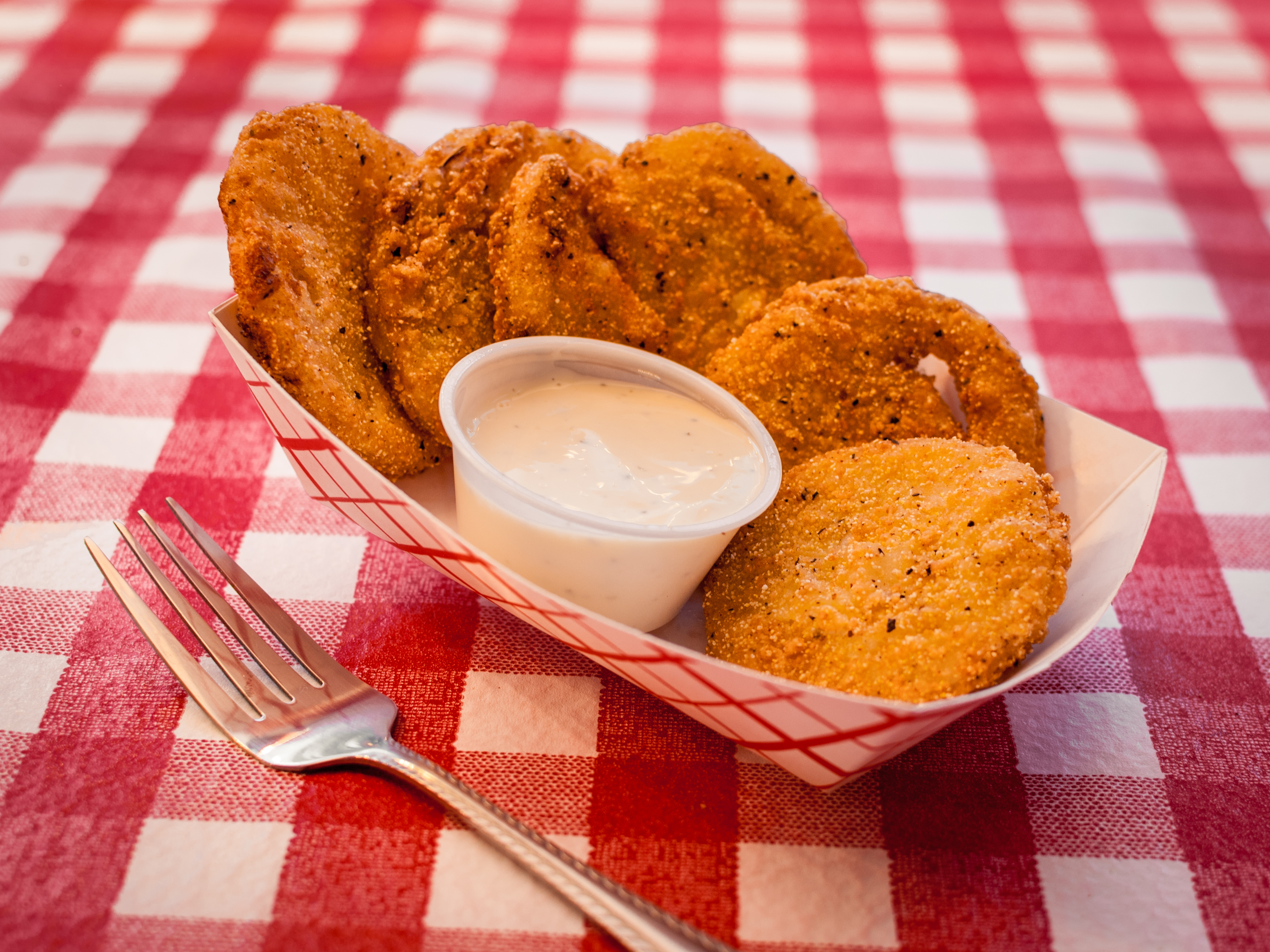 Order Fried Green Tomatoes food online from Gus World Famous Fried Chicken store, Chicago on bringmethat.com