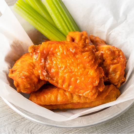Order 5 Wings food online from Hurricane Sports Grill store, Wichita on bringmethat.com