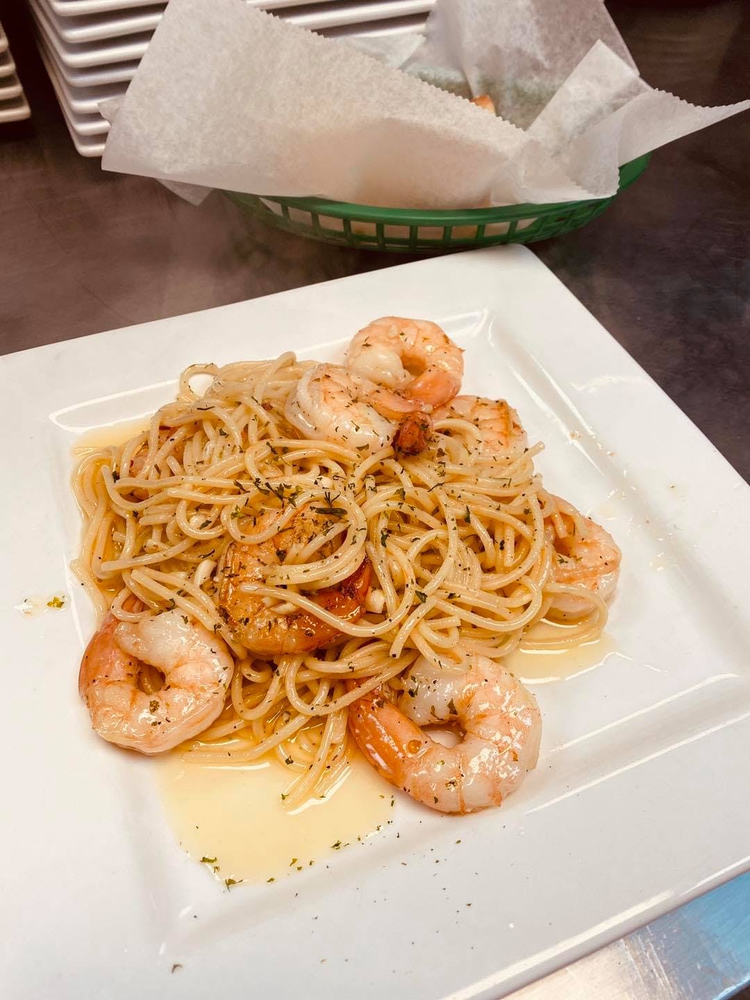 Order Spaghetti Aglio & Olio - Pasta food online from Little Italy Pizza store, Rural Hall on bringmethat.com