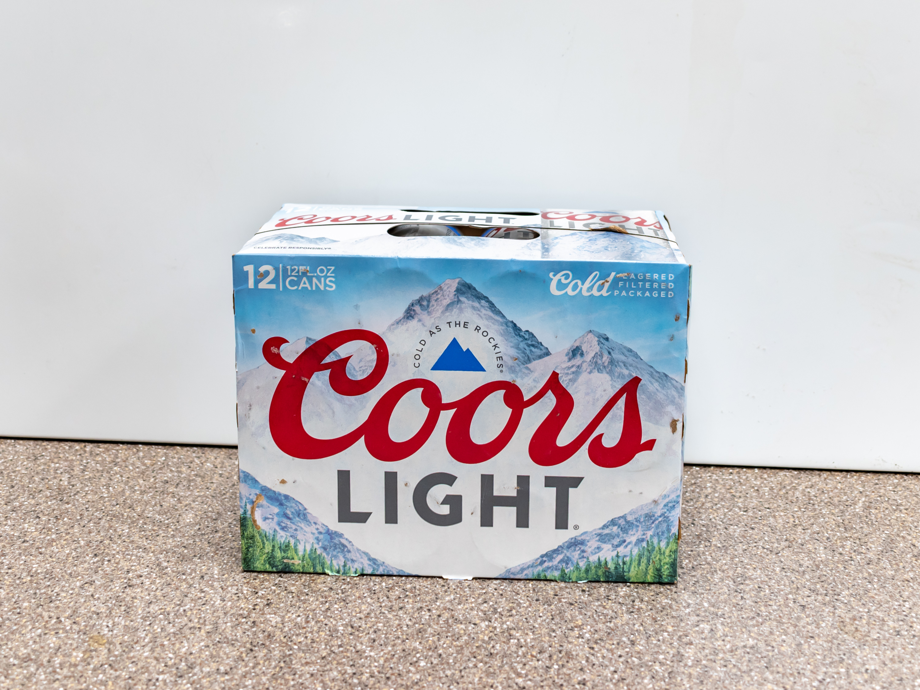 Order Coors Light Beer, 12 oz. Can food online from Kangaroo Food Mart store, Cathedral City on bringmethat.com