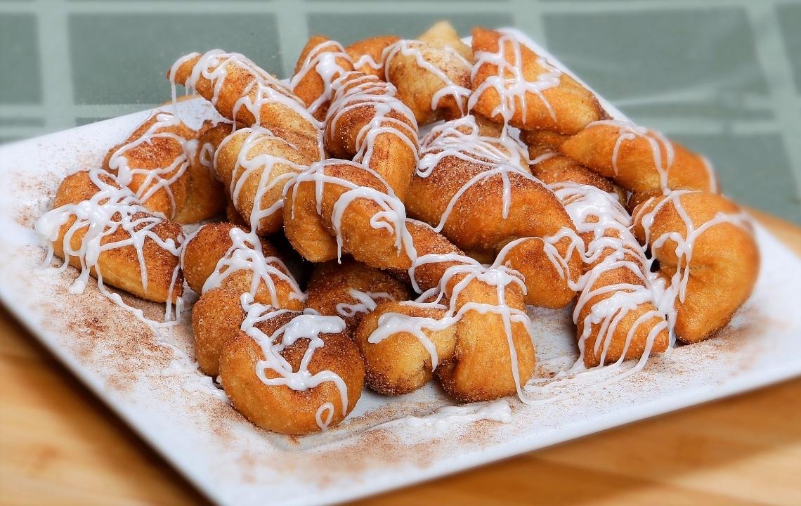 Order Cinnamon Twists with Icing food online from Zeppe's Headquarters store, Bedford on bringmethat.com