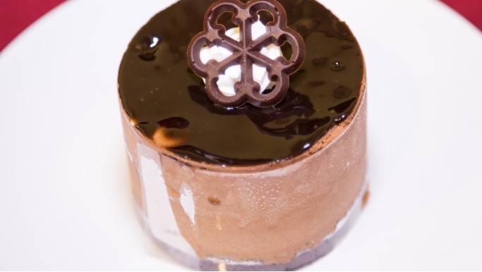 Order Chocolate Mousse Cake food online from Pho Hoang store, Houston on bringmethat.com