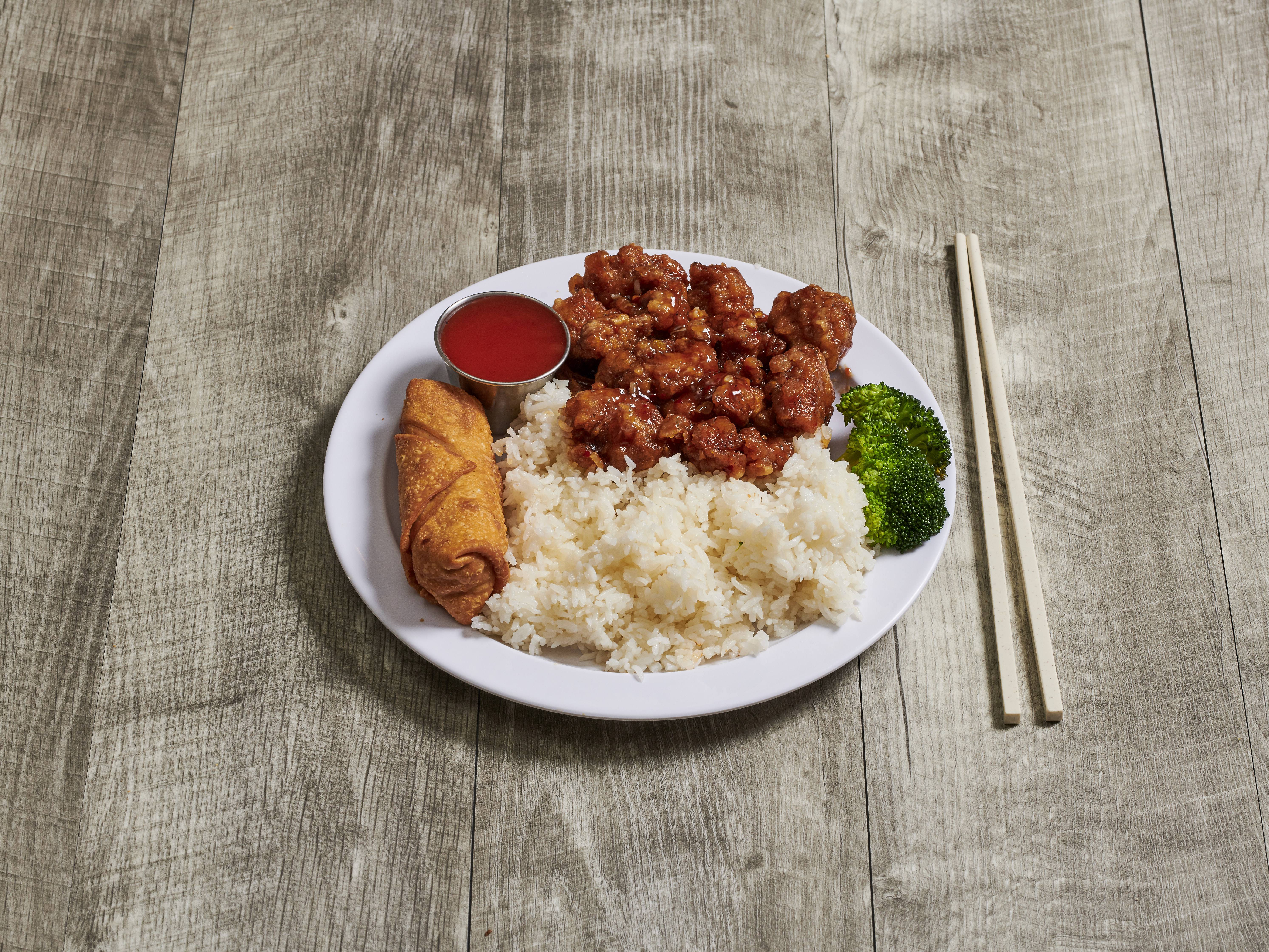 Order C24. General Tso's Chicken Combo Plate food online from Dragon Phoenix House store, Philadelphia on bringmethat.com