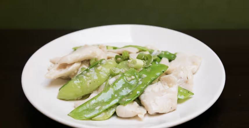 Order Snow Pea Chicken food online from Golden Wok store, San Mateo on bringmethat.com