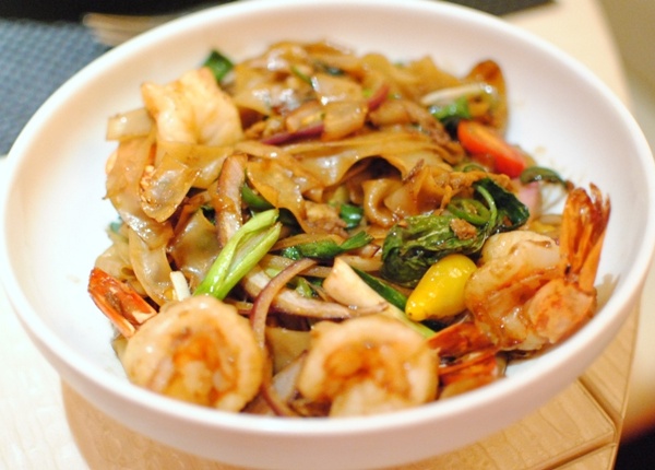 Order 72. Shrimp Rice Noodle food online from China Bowl store, Elk Grove Village on bringmethat.com