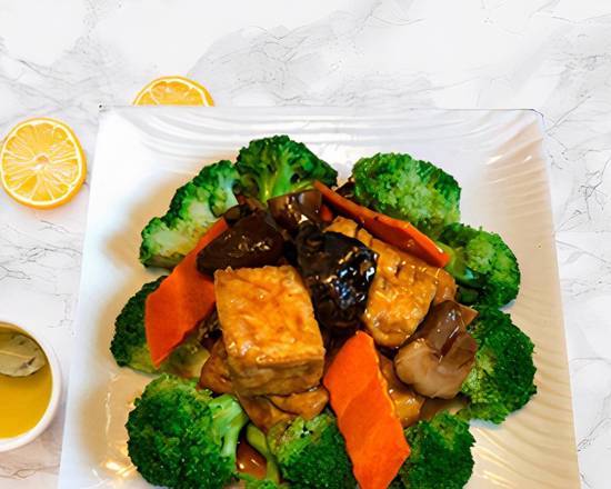 Order L17. Braised Tofu w/ Mushrooms, Wheat Gluten & Green Vegetables food online from Capital Restaurant store, San Francisco on bringmethat.com