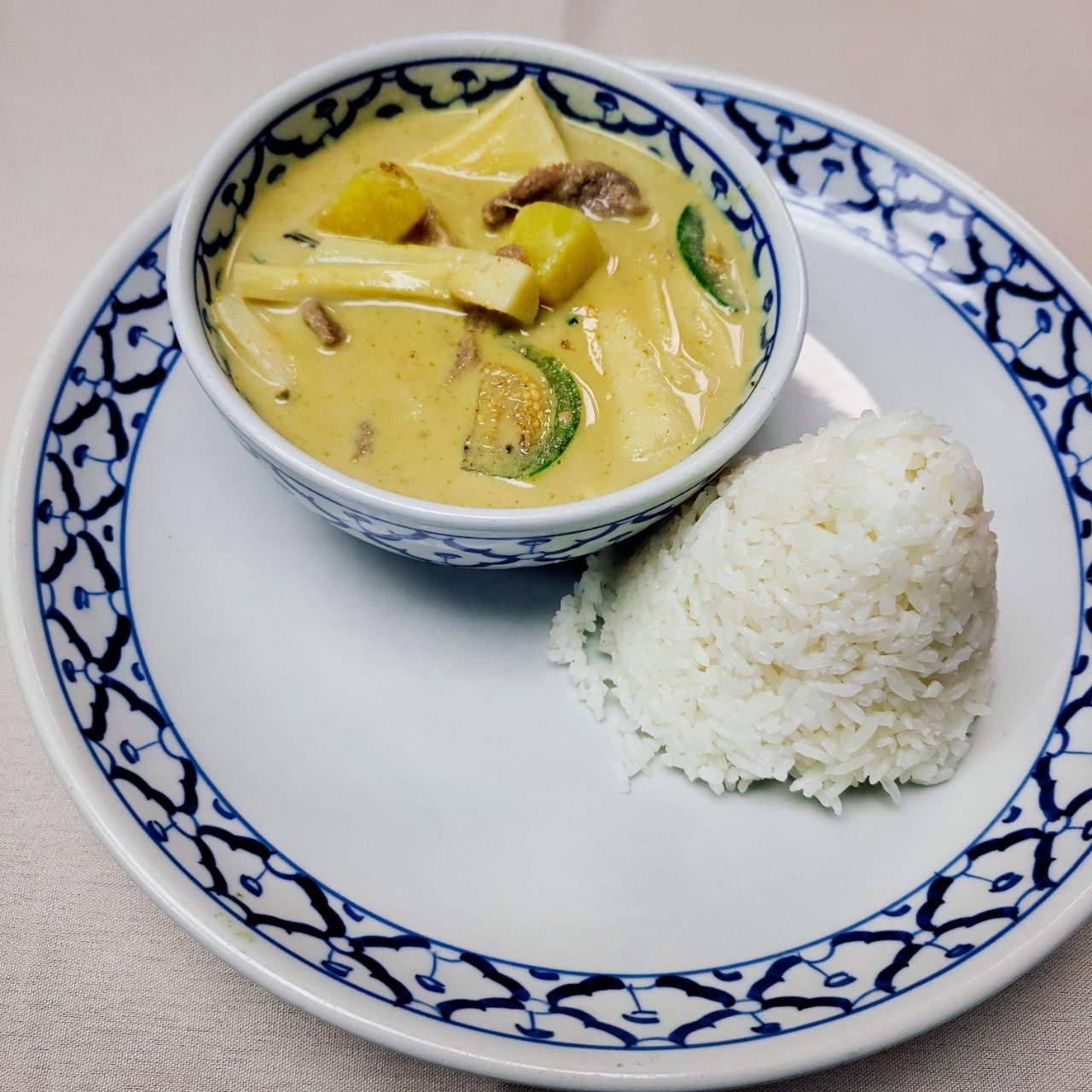 Order Green Curry Lunch Special food online from Thai Villa store, New York on bringmethat.com