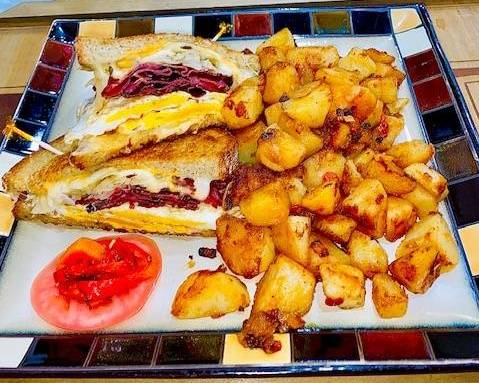 Order ⭐Breakfast Ruben Sandwich COMBO food online from Santinis Deli & Grill store, Bridgeport on bringmethat.com