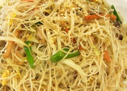 Order Large Chicken Chow Mei Fun food online from Dragon Phoenix Chinese Restaurant store, Meriden on bringmethat.com