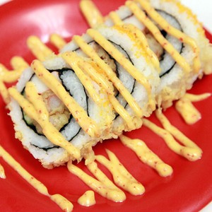 Order Spicy Shrimp Tempura Roll food online from Sushi Koo store, Los Angeles on bringmethat.com