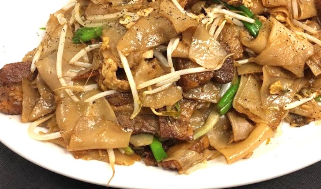 Order Chow Fun Noodle food online from Thai Ai Ai store, Fort Collins on bringmethat.com