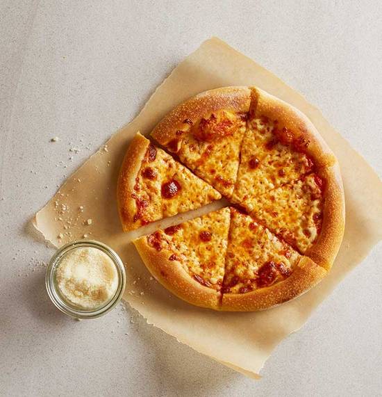 Order KIDS TRADITIONAL CHEESE PIZZA food online from California Pizza Kitchen store, Long Beach on bringmethat.com