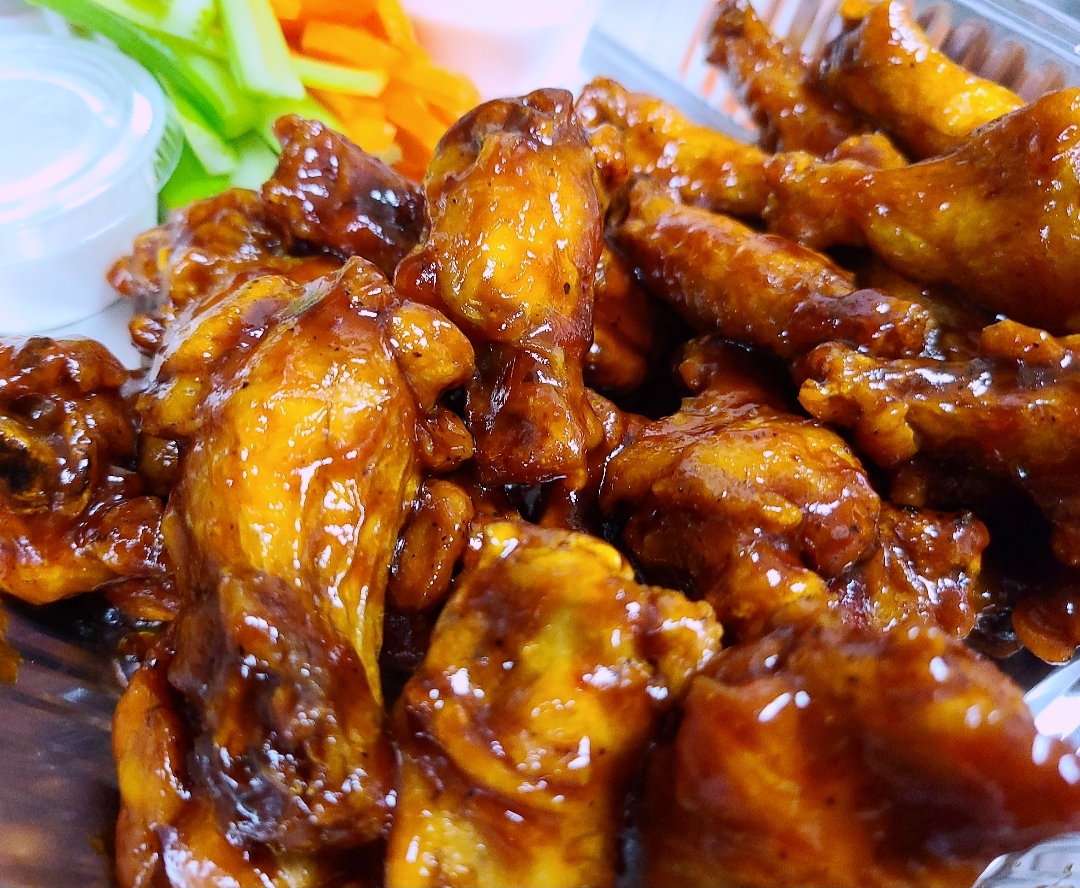 Order Honey BBQ Wings food online from Jay's Pizza & Eats store, Stony Point on bringmethat.com