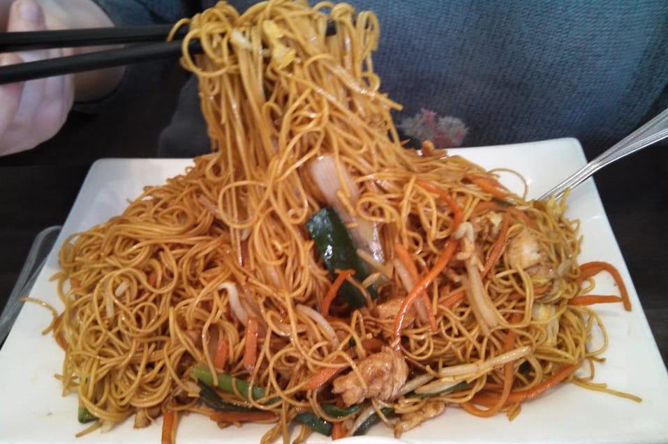 Order Signature Lo Mein food online from New Leaf Chinese & Japanese Cuisine store, Philadelphia on bringmethat.com