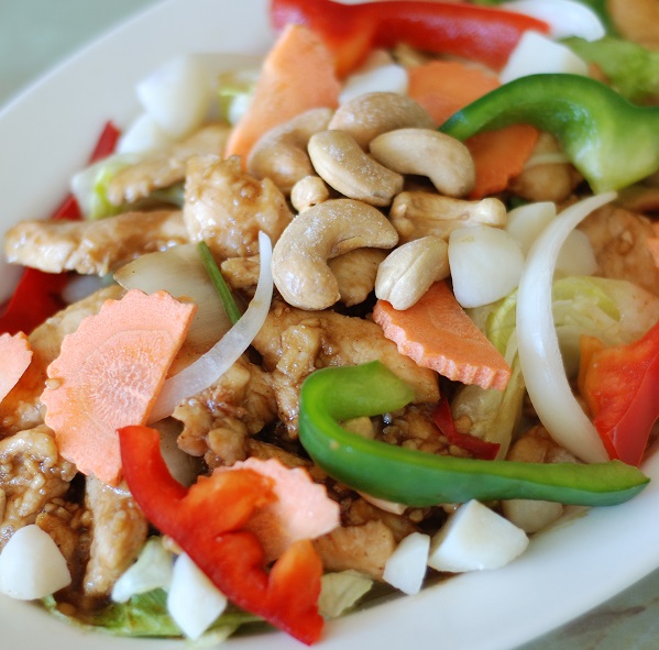 Order Cashew Nuts Chicken food online from Thai Fiesta Cafe store, Paramount on bringmethat.com
