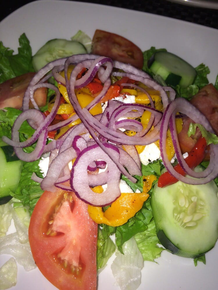Order Garden Salad food online from Piccolo store, Bellmore on bringmethat.com