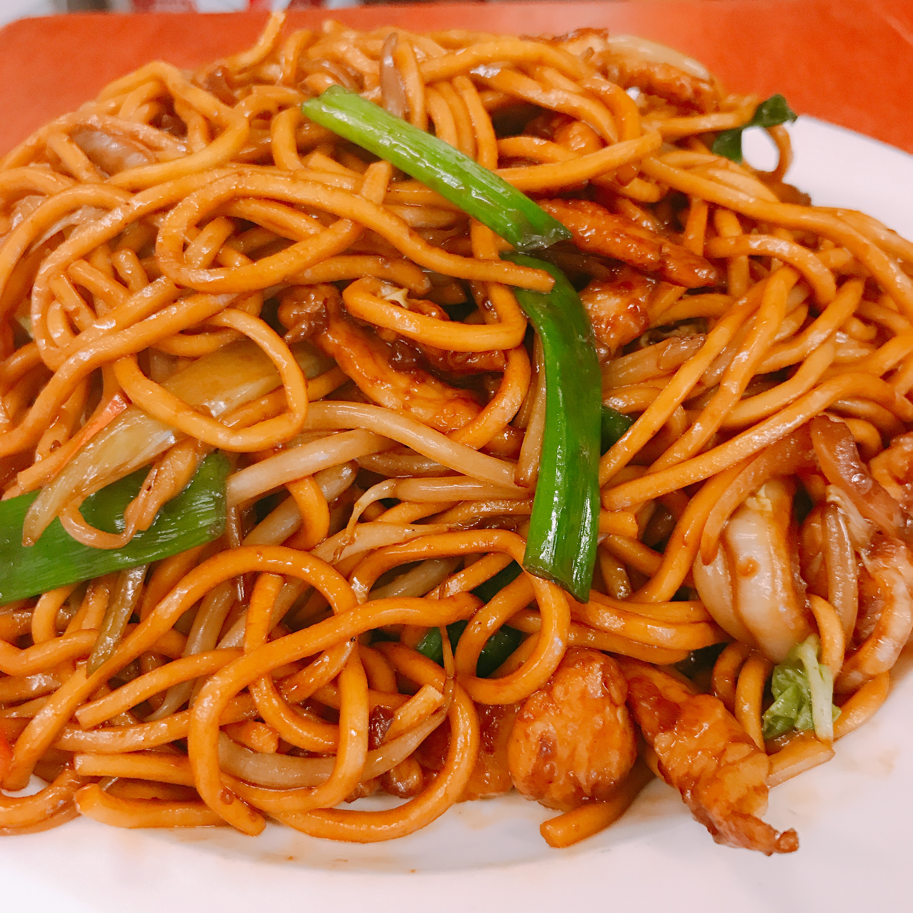 Order Chicken Lo Mein food online from Eighty Eight Cafe store, Winchester on bringmethat.com
