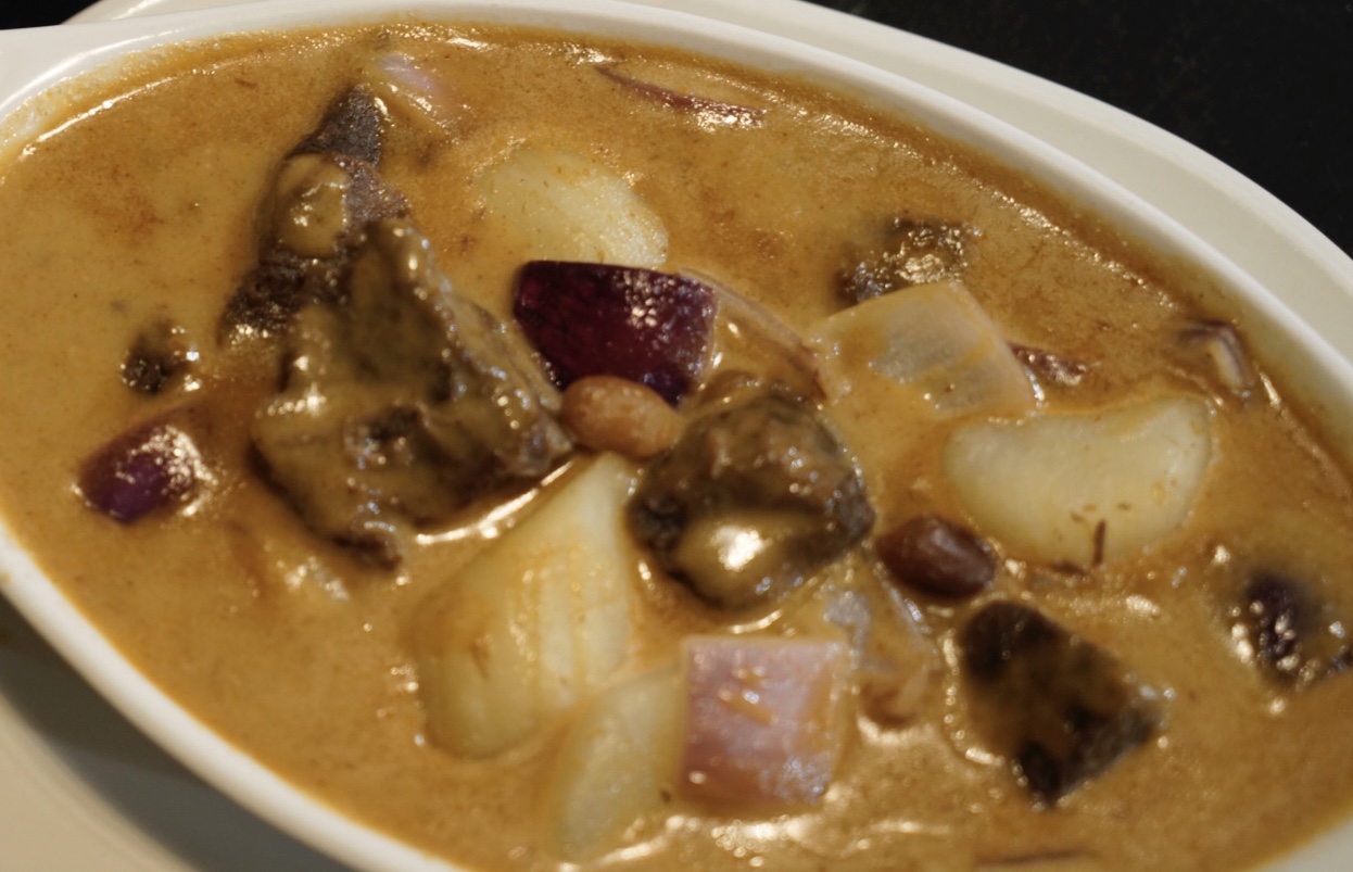 Order 32. Mussaman Beef food online from Royal Orchid Thai Restaurant store, Riverside on bringmethat.com