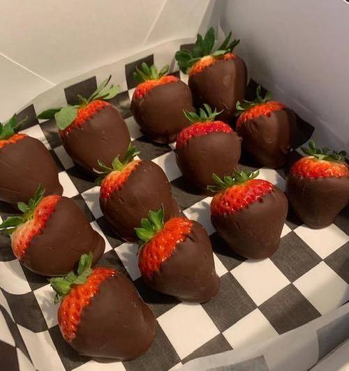 Order 1/2 Dozen Chocolate Covered Strawberry Rolls food online from Cinnaholic store, Naperville on bringmethat.com