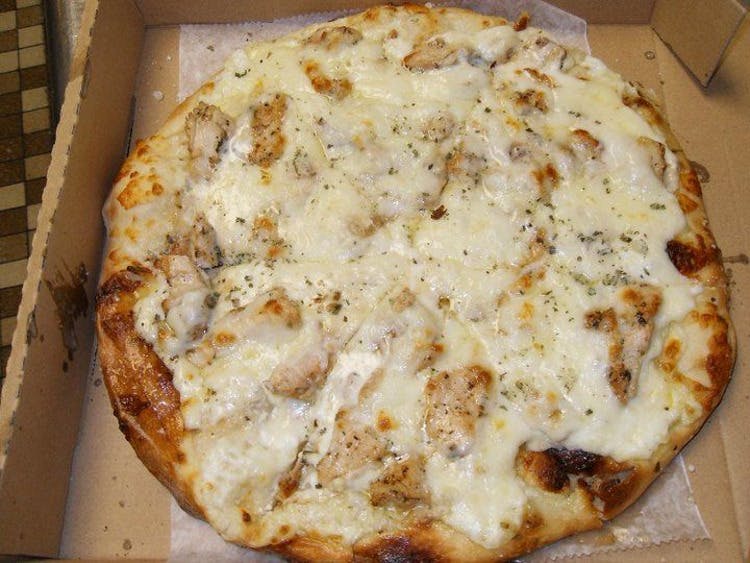 Order Chicken Alfredo Pizza - Small 10'' food online from Alfredo's store, Bristol on bringmethat.com