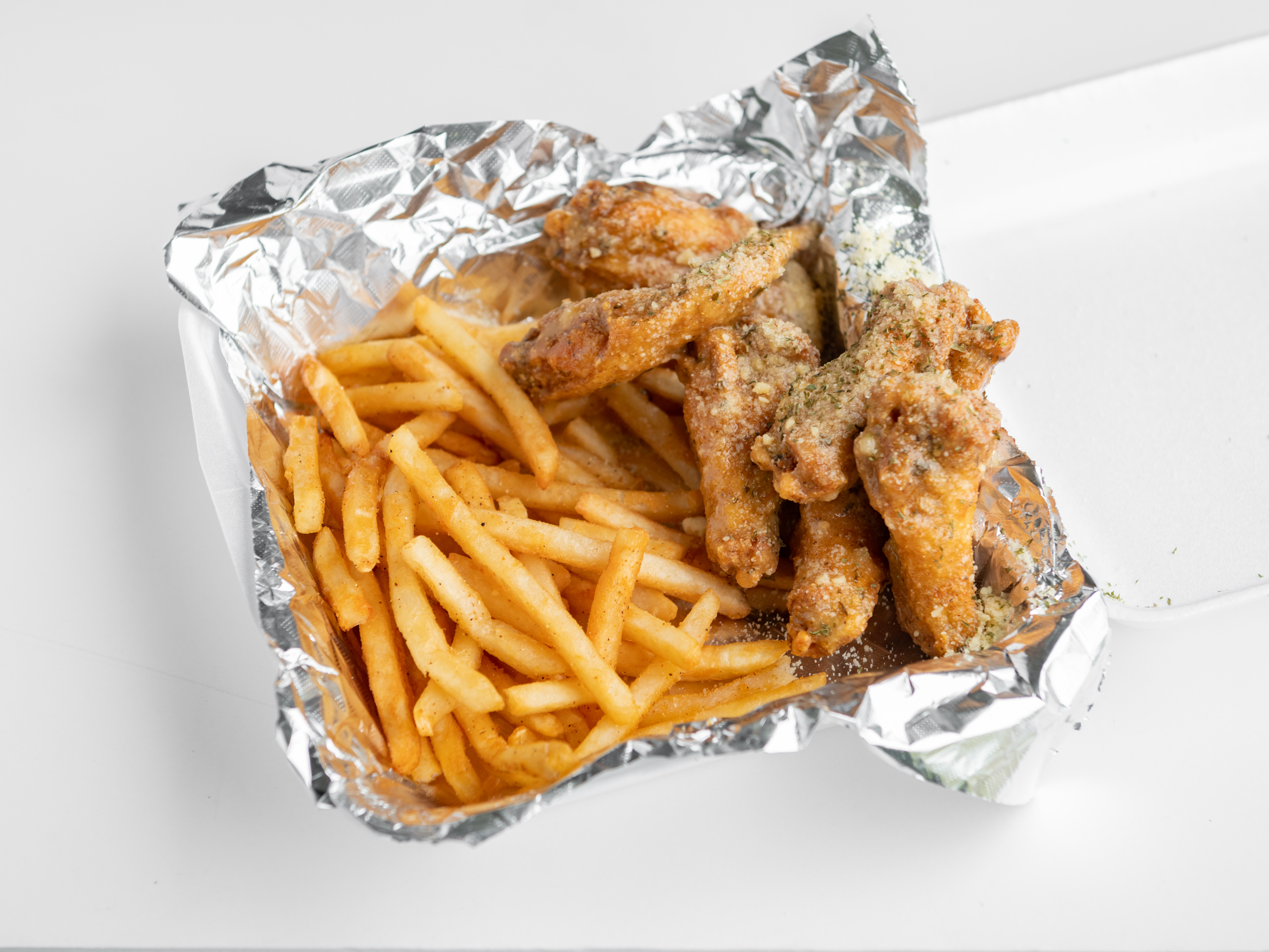 Order 6 Pieces Chicken Wings Basket  food online from Take The Wheel Mobile store, Rosharon on bringmethat.com