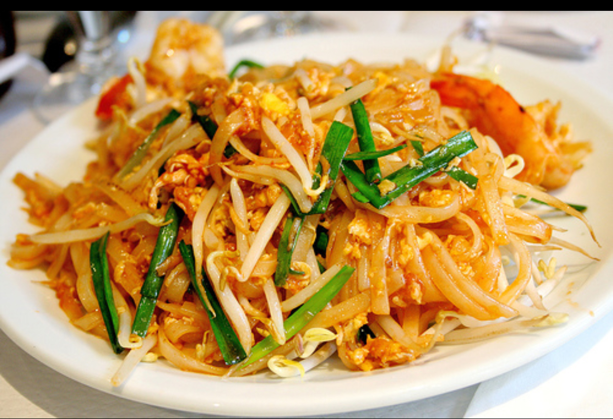 Order T2. Pad Thai Chicken Noodle food online from China Bowl store, Elk Grove Village on bringmethat.com