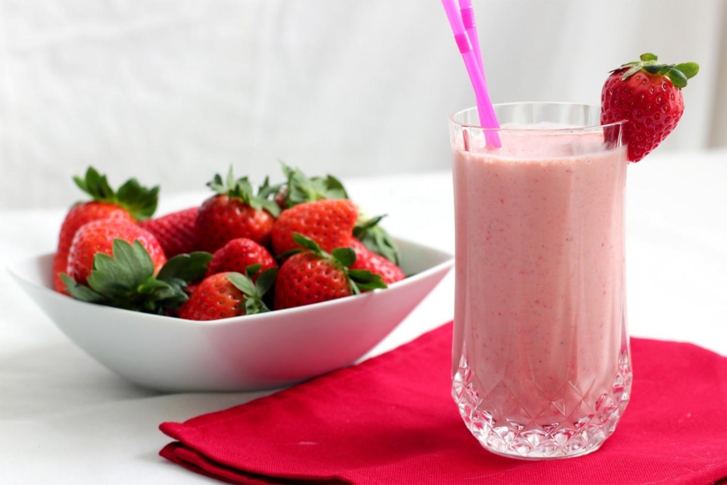 Order Strawberry Milk Shake ( 16 oz Cup ) food online from La Hacienda Restaurant store, Perth Amboy on bringmethat.com