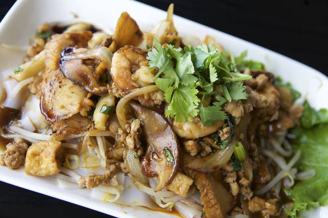 Order C04. Guay Tiaw Lord Noodle food online from New Thai Elephant store, San Mateo on bringmethat.com