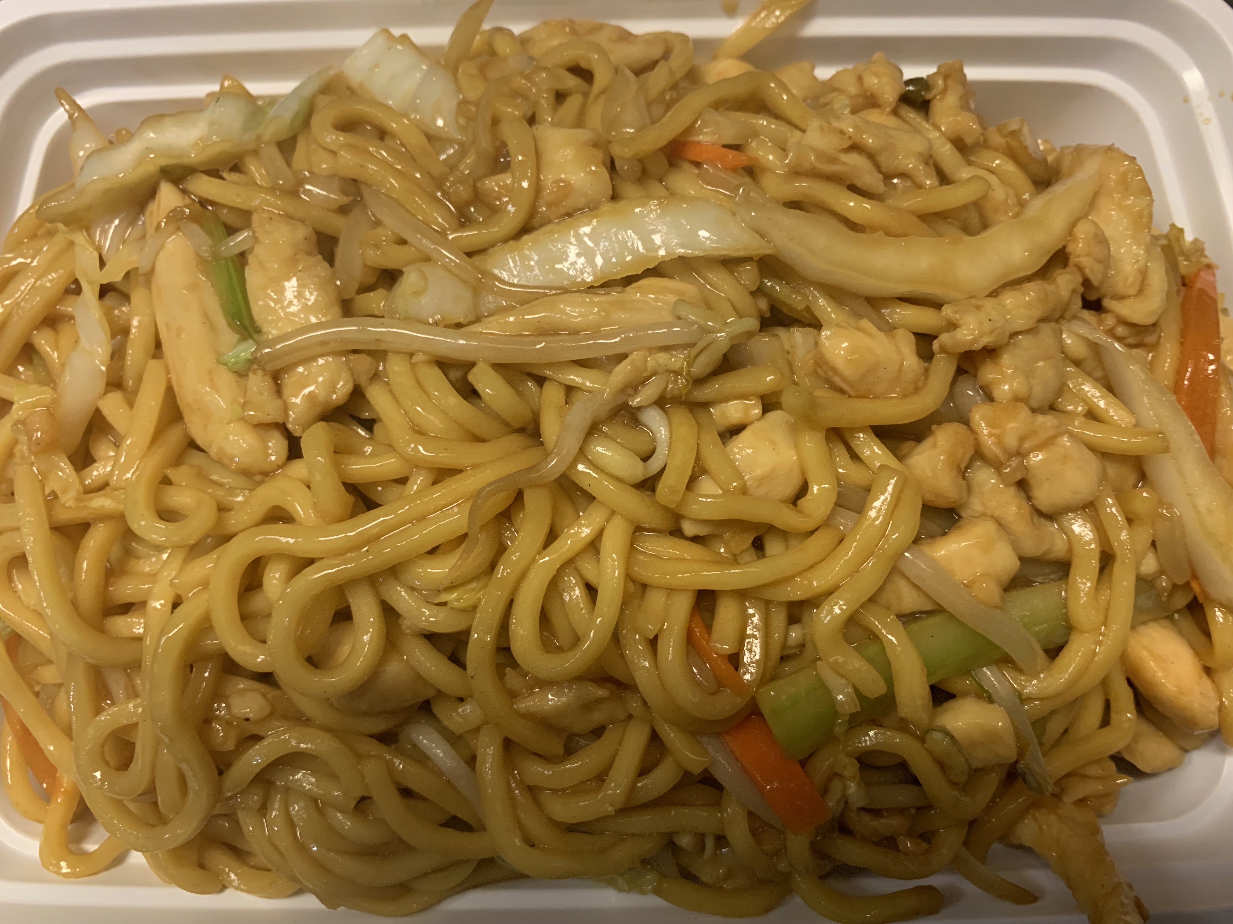Order 鸡捞面 （大）/ Chicken Lo Mein food online from China King store, Lansdale on bringmethat.com
