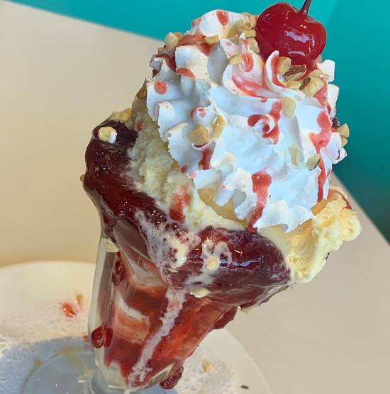 Order Strawberry Sundae food online from Cafe 50's store, Los Angeles on bringmethat.com