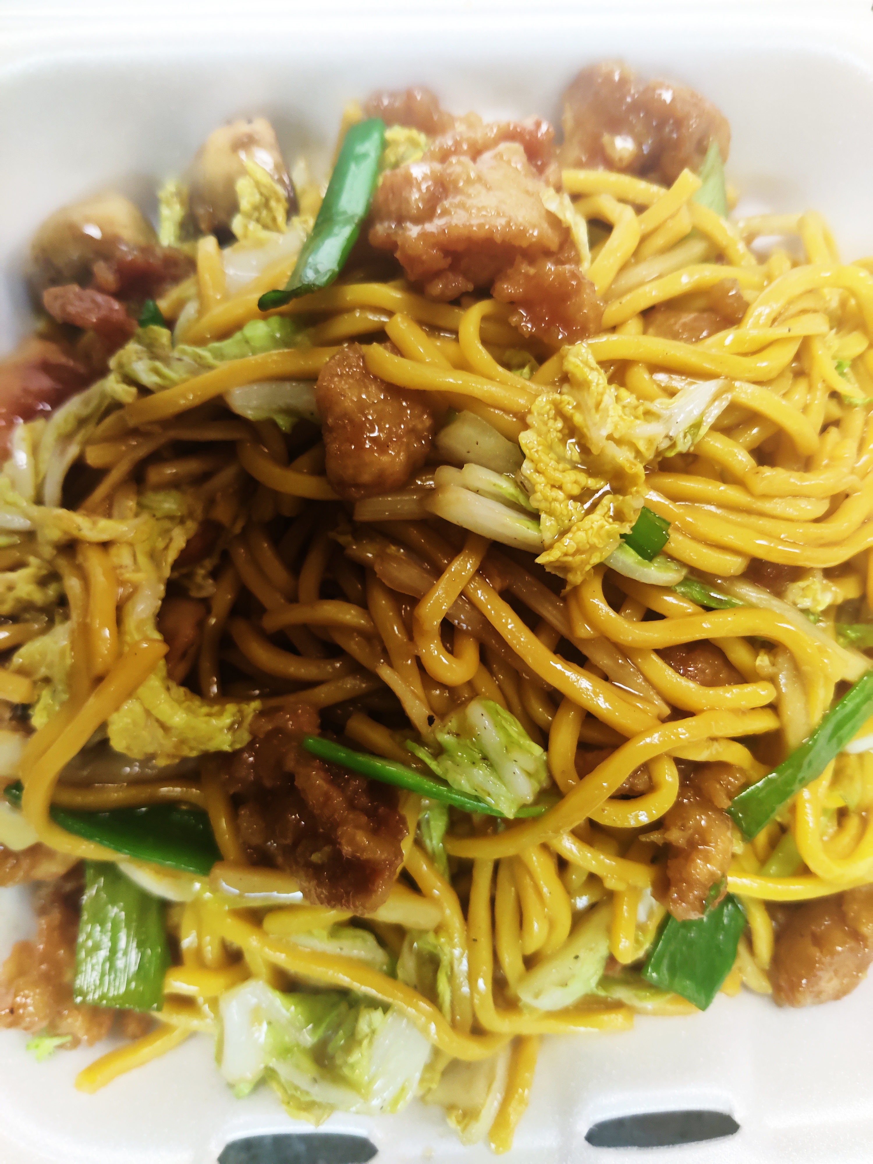 Order 24. Chicken Lo Mein food online from Chang's Chinese Restaurant store, Tuscaloosa on bringmethat.com