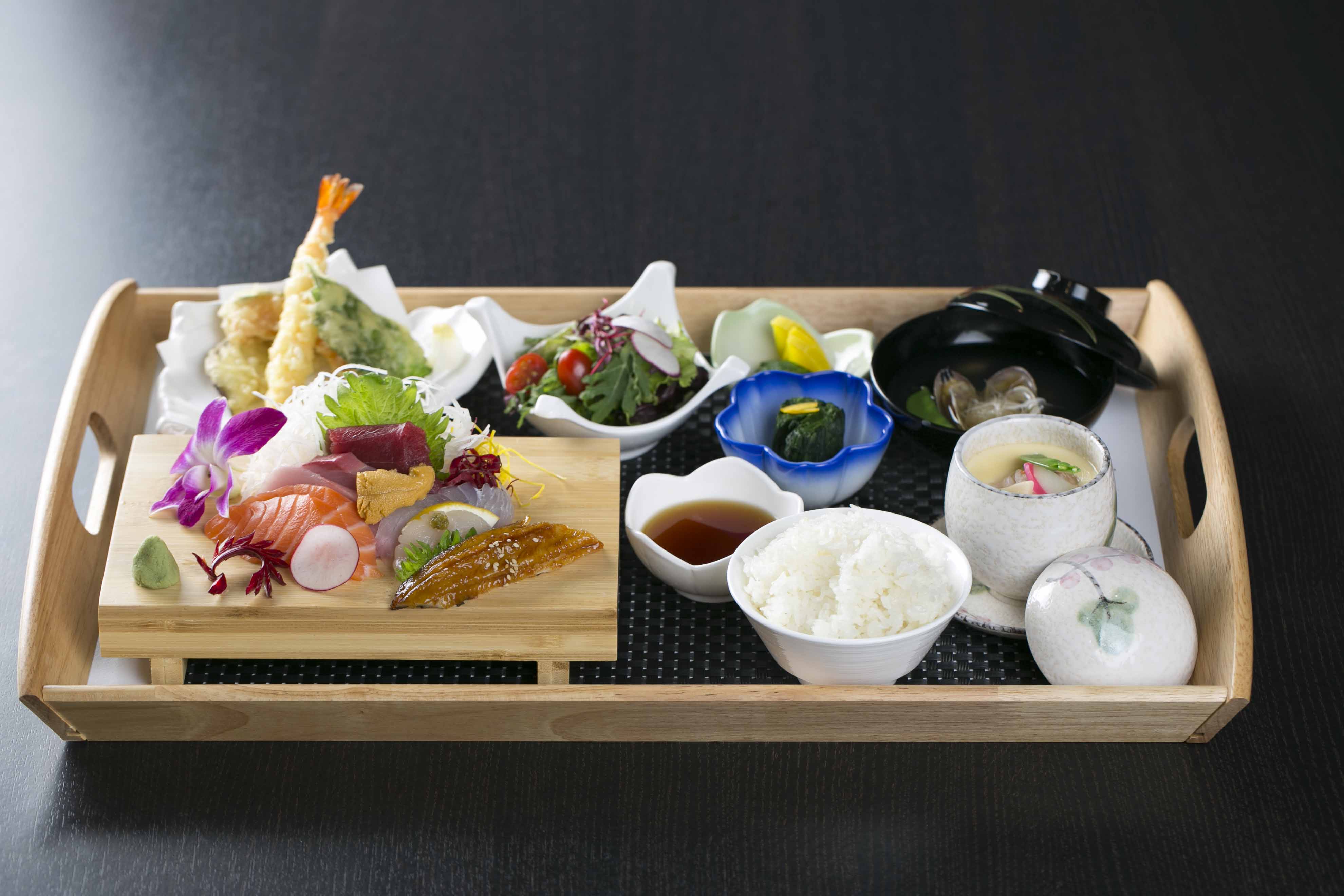 Order N1. Sashimi Wazen food online from Icho Izakaya Fusion Cuisine store, Temple City on bringmethat.com