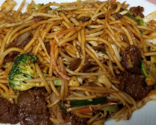 Order Beef Lo Mein food online from China Garden Restaurant store, Los Angeles on bringmethat.com