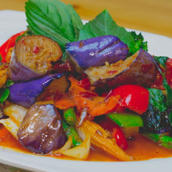 Order V6. Vegetable Eggplant Basil food online from Mango thai cuisine store, West Newton on bringmethat.com