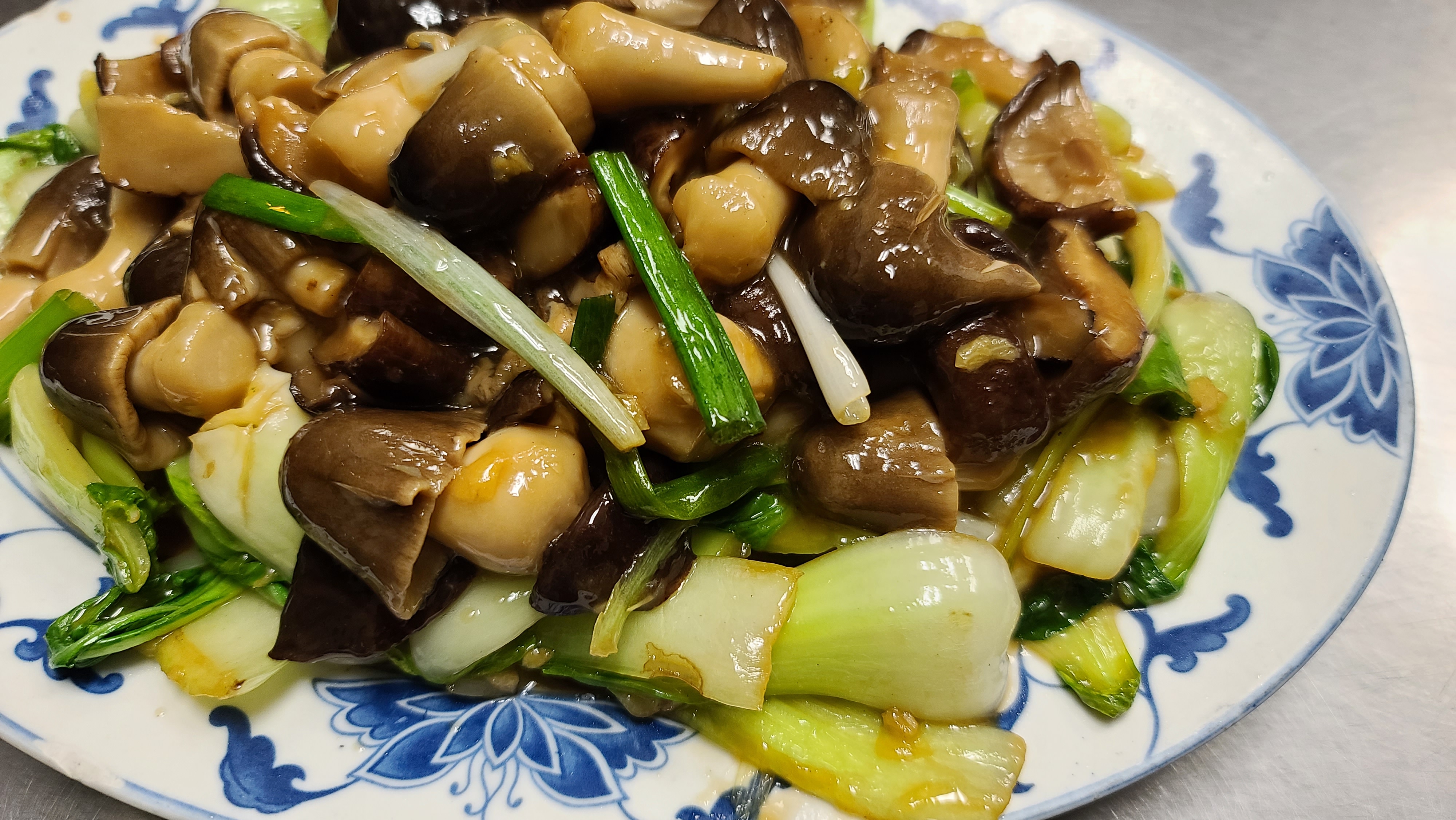Order K39. Korean Style Mushrooms and Bok Choy food online from Twin Dragon Restaurant store, Niles on bringmethat.com