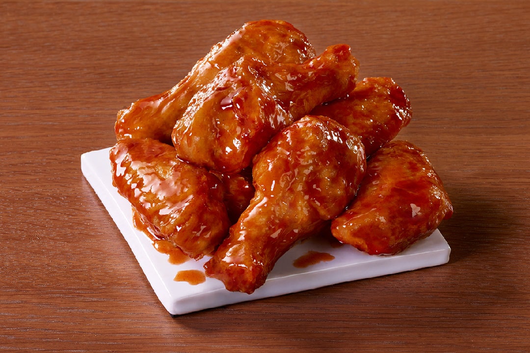 Order 6 Traditional Wings food online from Pizza Hut store, Anchorage on bringmethat.com