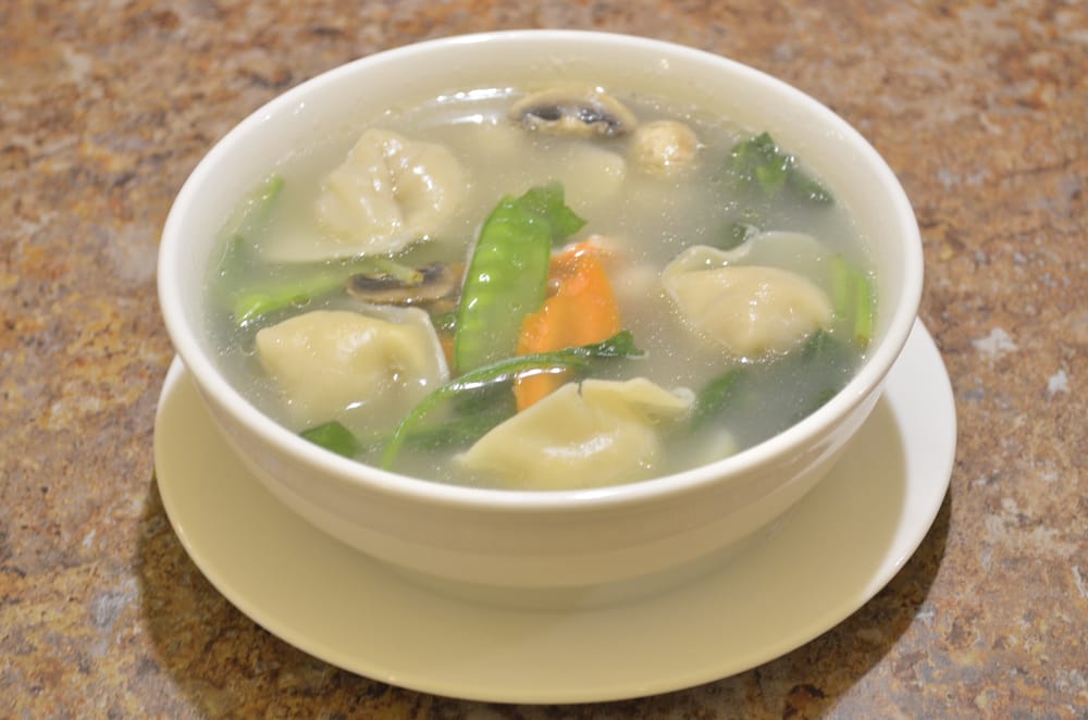 Order S4 Wonton Soup food online from Tenglong Chinese Restaurant store, San Francisco on bringmethat.com